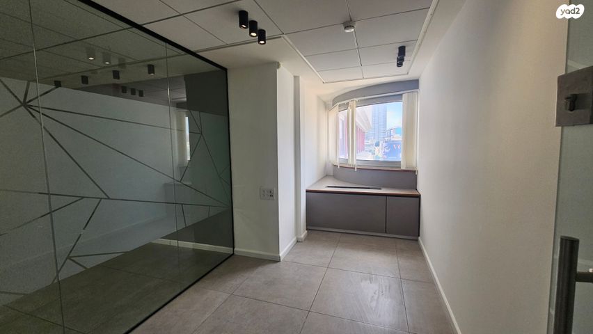 משרדים, יגאל אלון, ביצרון ורמת ישראל, תל אביב יפו