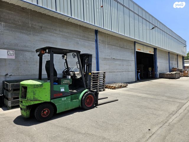 מחסנים, קיסריה