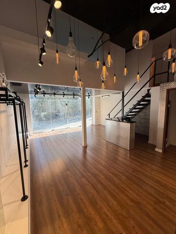 חנויות/ שטח מסחרי, הנמל 33, שער פלמר, תחנת רכבת השמונה, חיפה