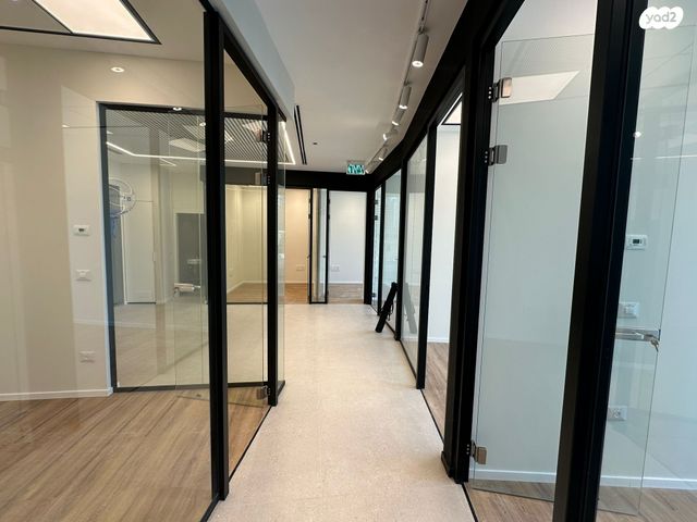 משרדים, דרך מנחם בגין 13, רמת גן