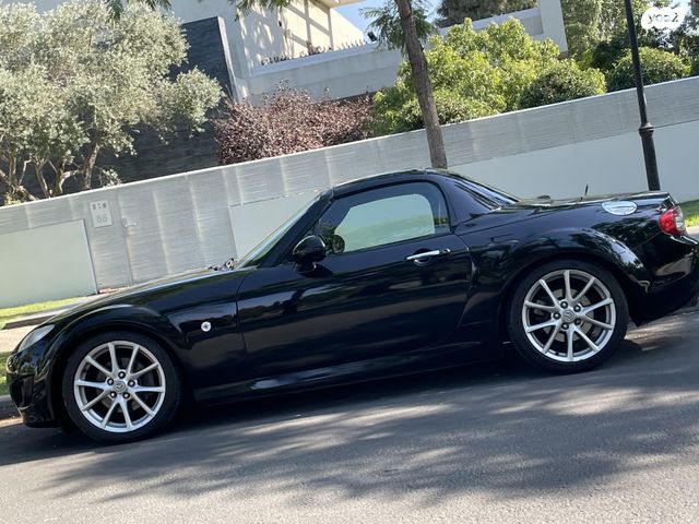 מודעת רכב מאזדה MX-5