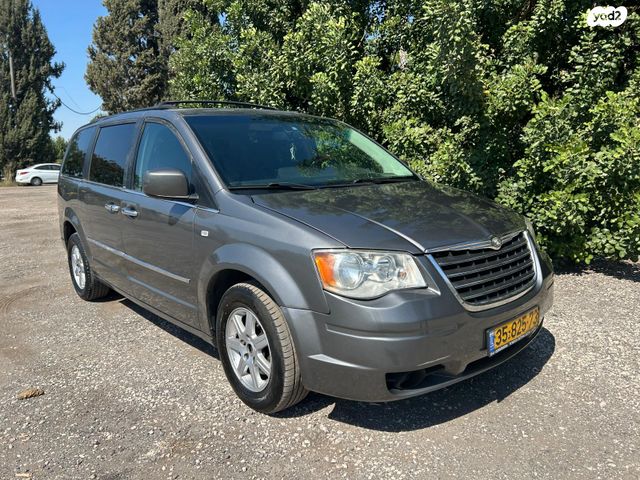 מודעת רכב קרייזלר גראנד וויאג'ר