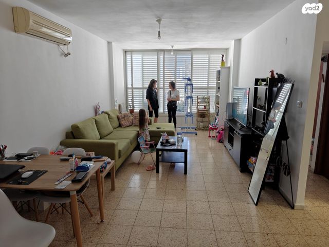 גבעתי 13