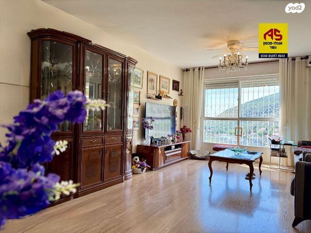 דירת גן, רמות יצחק, נשר