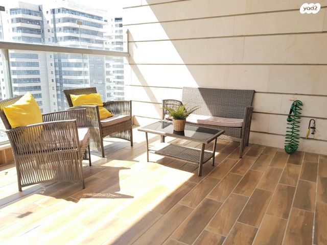 דירה, שייקה אופיר, פסגות אפק, ראש העין