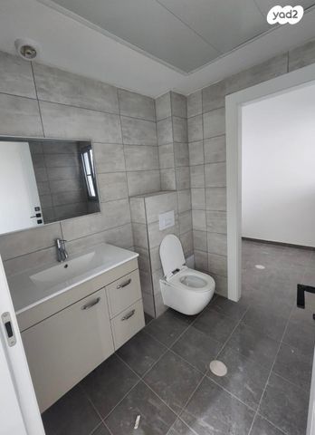 דירה, דרך ארץ, עיר היין, אשקלון