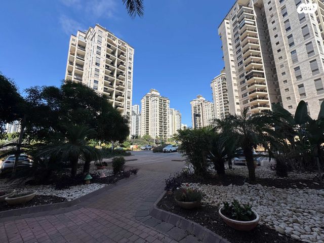 דירה, אהוד מנור, עיר ימים, נתניה