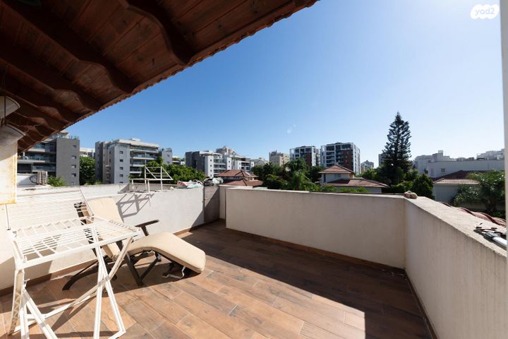 דו משפחתי, הכוהנים, הוד השרון