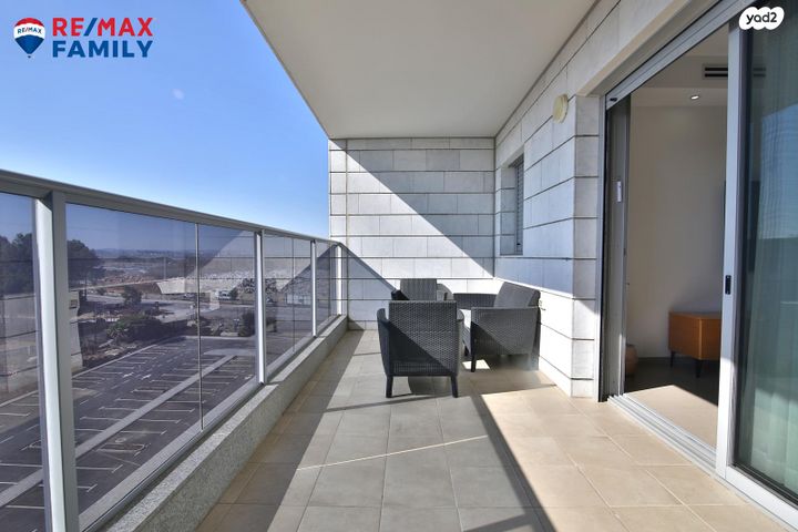 דירה, עוזי חיטמן, נאות אפק, אפקה, קרית ביאליק