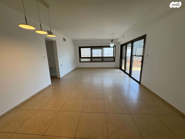 דירה, אהוד מנור, עיר ימים, נתניה