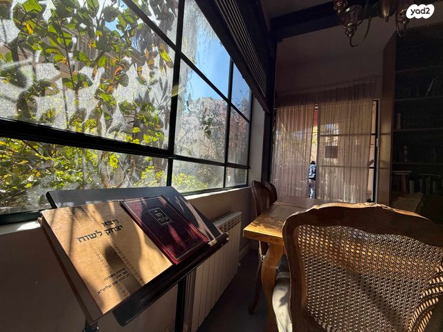 דירה, חזקיהו המלך, המושבה היוונית, ירושלים