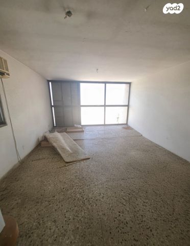 גג/ פנטהאוז, קרן היסוד, קרית שרת מערב, חולון