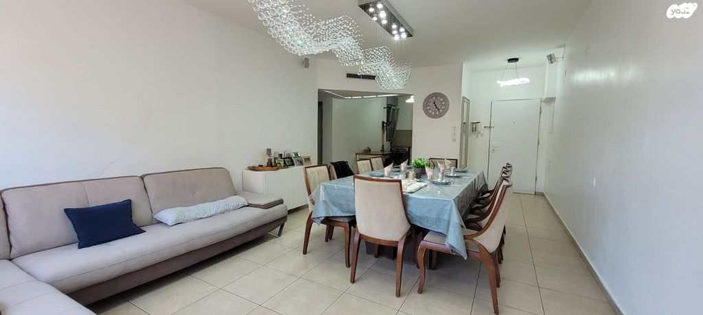 דירה, הרב יעקב לנדא, הפועל המזרחי ג', שיכון ג', בני ברק