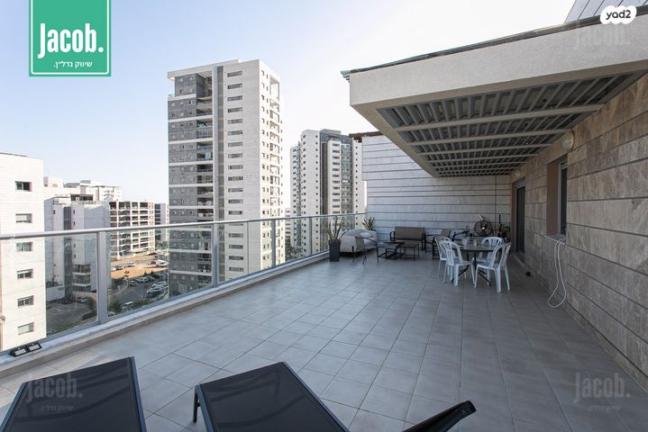 גג/ פנטהאוז, שדרות מנחם בגין, החותרים, טירת כרמל