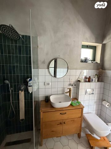 דירה, חזקיהו המלך, המושבה היוונית, ירושלים