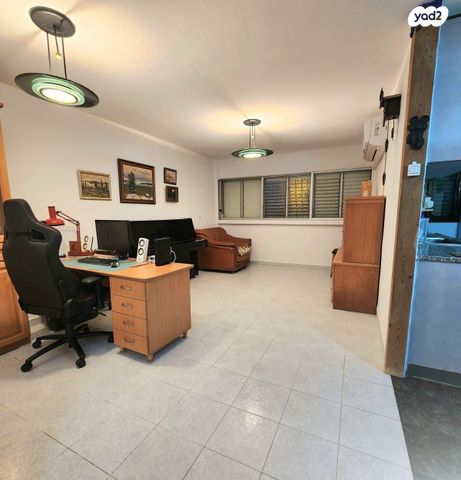 דירה, גיורא יוספטל, טירת כרמל