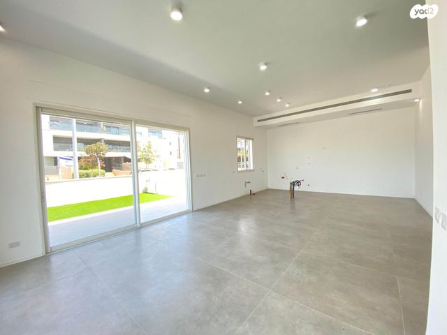 דירת גן, דרך הרעות, פרדסיה, פרדסיה