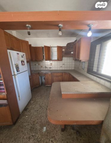 גג/ פנטהאוז, קרן היסוד, קרית שרת מערב, חולון