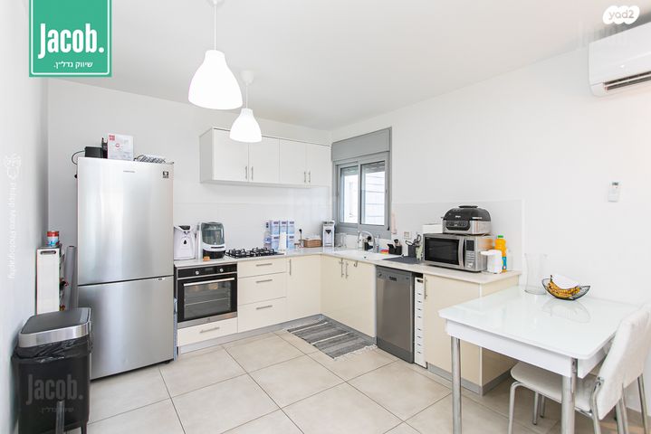 גג/ פנטהאוז, שדרות מנחם בגין, החותרים, טירת כרמל