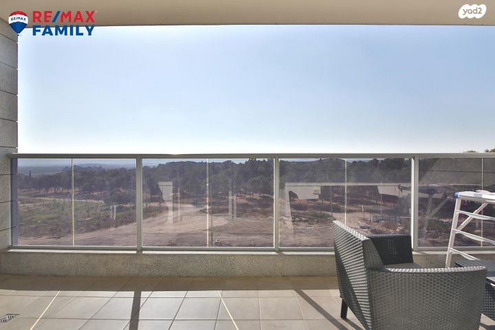 דירה, עוזי חיטמן, נאות אפק, אפקה, קרית ביאליק