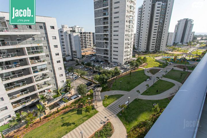 גג/ פנטהאוז, שדרות מנחם בגין, החותרים, טירת כרמל