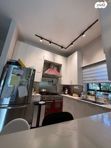 דירה, חזקיהו המלך, המושבה היוונית, ירושלים