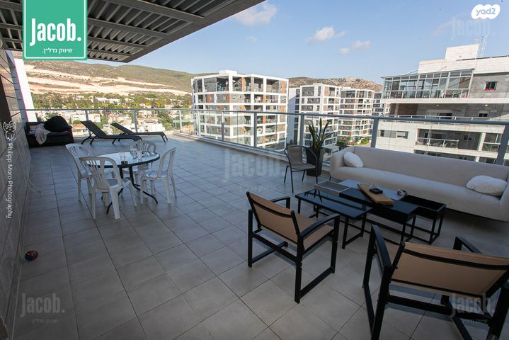 גג/ פנטהאוז, שדרות מנחם בגין, החותרים, טירת כרמל