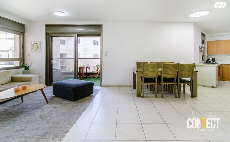 דירה, משה סנה, הדר המושבות החדשה / אם המושבות החדשה, פתח תקווה