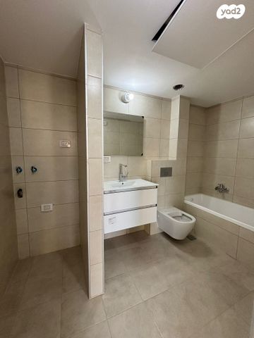 דירה, דרך זאב ז'בוטינסקי 10, לב המושבה / מרכז העיר, פתח תקווה