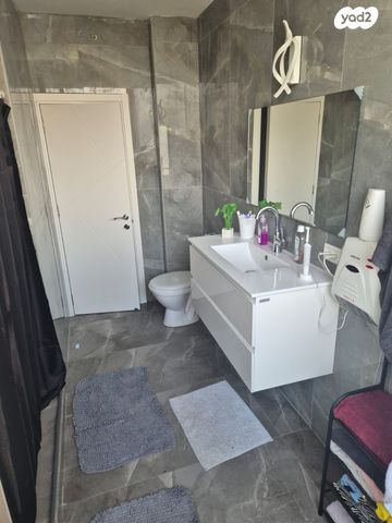 דירה, העצמאות, קרית אתא