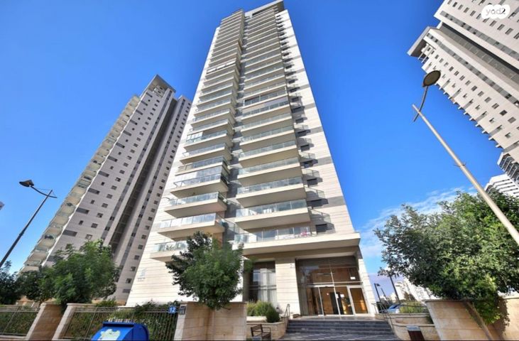 דירה, עפרה חזה, משכנות האומנים, קרית מוצקין