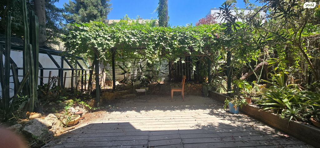 דירת גן, עצמון, גולן, רמת השרון