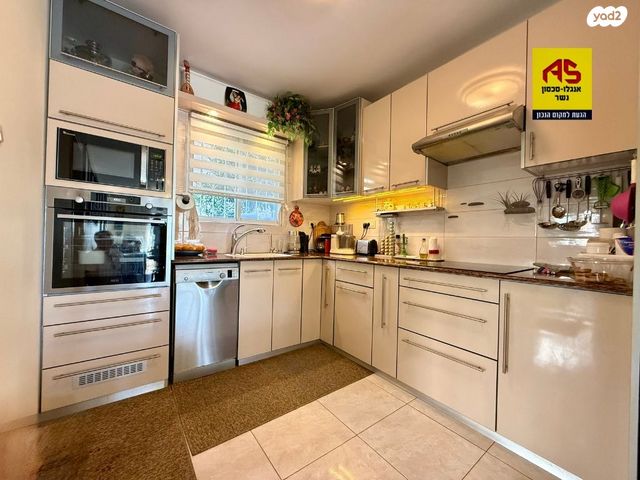 דירת גן, רמות יצחק, נשר