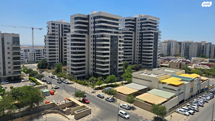 דירה, שייקה אופיר, פסגות אפק, ראש העין