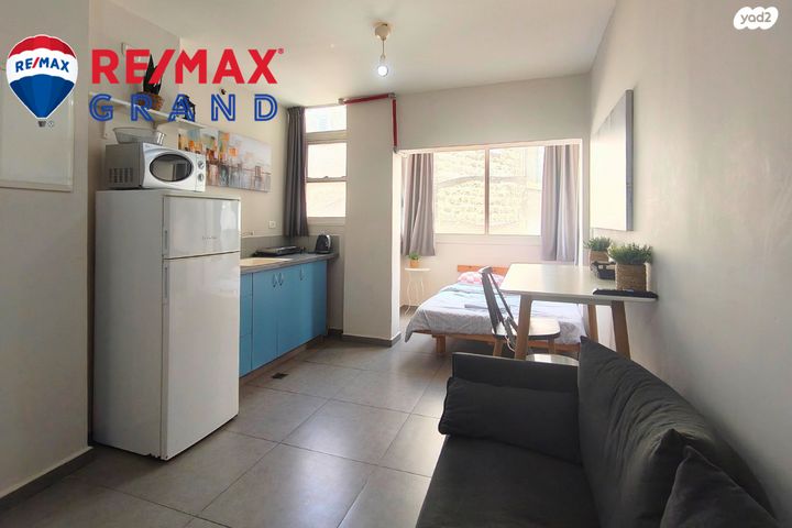 סטודיו/ לופט, דרך אלנבי 20, שער פלמר, תחנת רכבת השמונה, חיפה