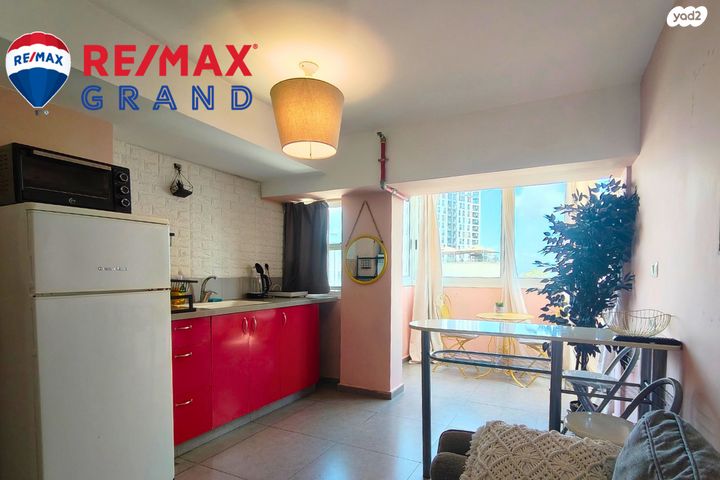 סטודיו/ לופט, דרך אלנבי 20, שער פלמר, תחנת רכבת השמונה, חיפה