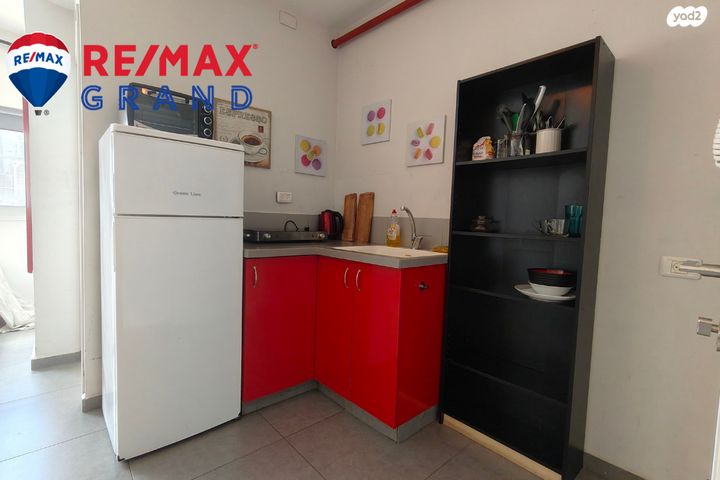 סטודיו/ לופט, דרך אלנבי 20, שער פלמר, תחנת רכבת השמונה, חיפה