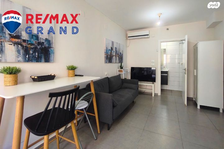 סטודיו/ לופט, דרך אלנבי 20, שער פלמר, תחנת רכבת השמונה, חיפה