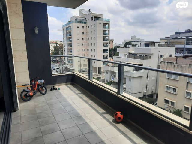 דירה, רעננה