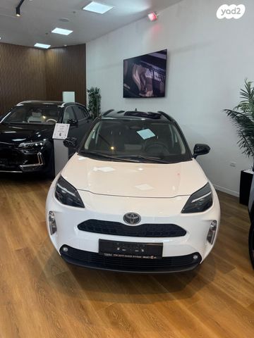 מודעת רכב טויוטה יאריס קרוס