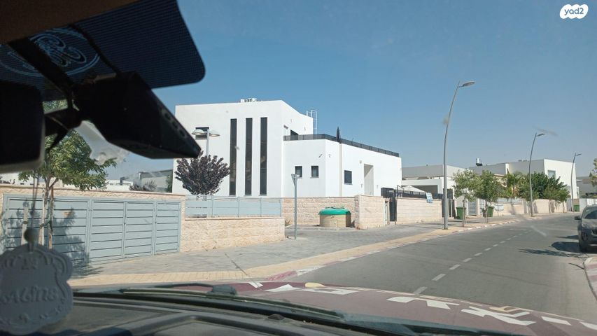 האלה 15