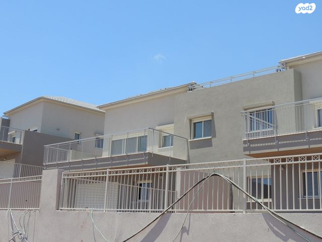 קיבוץ גלויות 12