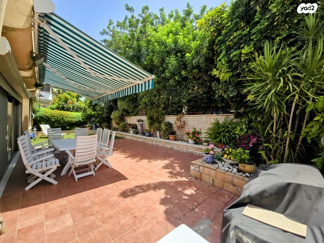 דו משפחתי, רעננה