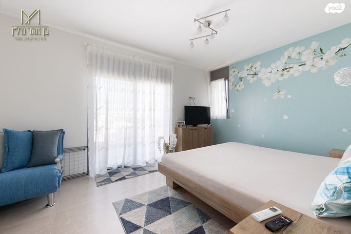 דו משפחתי, משעול מעפילי קפריסין, שיכוני המזרח, ראשון לציון