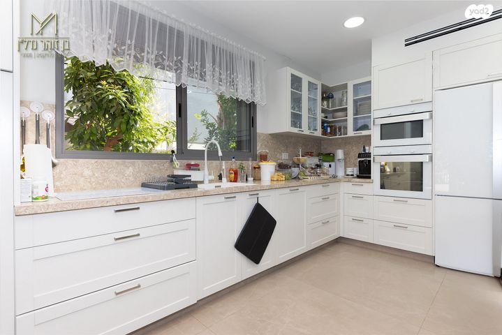 דו משפחתי, משעול מעפילי קפריסין, שיכוני המזרח, ראשון לציון