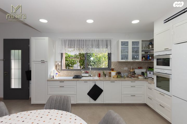 דו משפחתי, משעול מעפילי קפריסין, שיכוני המזרח, ראשון לציון