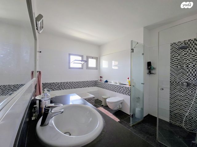 דו משפחתי, רעננה