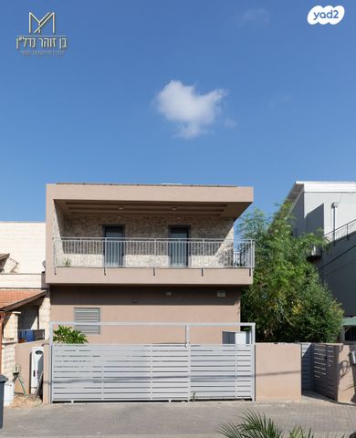 דו משפחתי, משעול מעפילי קפריסין, שיכוני המזרח, ראשון לציון