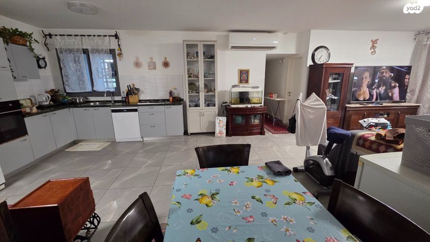 דירה, קלמן ביאלר, רחובות החדשה, רחובות