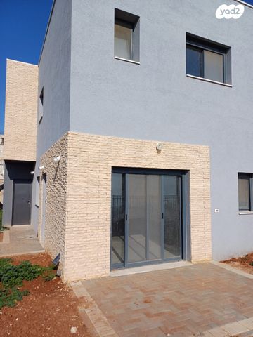 דו משפחתי, מעלה אפרים